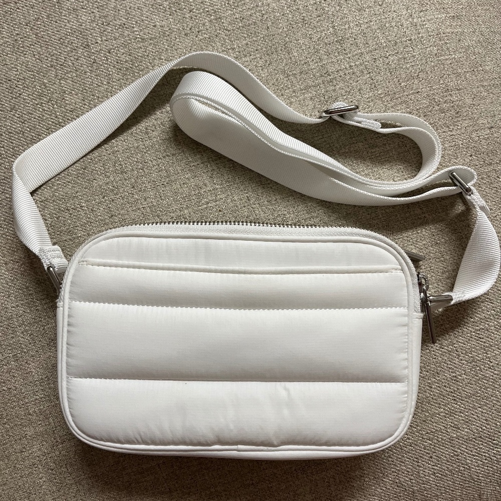 Lululemon wonder puff camera bag